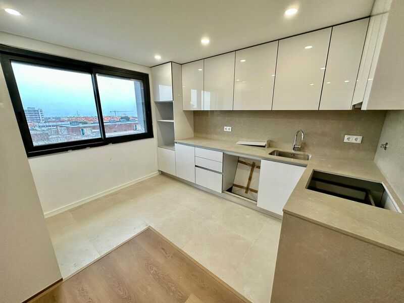 Apartamento T3 novo Espinho Guetim - terraços, vidros duplos, garagem, ar condicionado, varandas