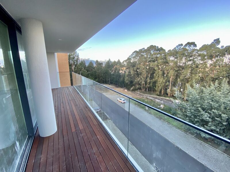 Para venda Apartamento T3 novo Senhora do Monte Canelas Vila Nova de Gaia - lugar de garagem, ar condicionado, vidros duplos, varandas