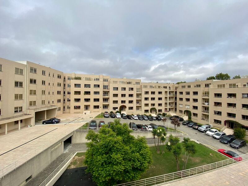 Apartamento T3 Renovado no centro Vila Nova de Gaia  Valadares para venda - 3º andar, excelente localização, parque infantil, aquecimento central, terraço, equipado, condomínio fechado, varanda, garagem