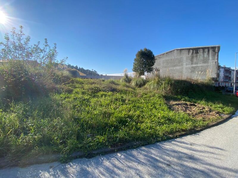 Land with 1213sqm Nogueira da Regedoura Santa Maria da Feira - ,