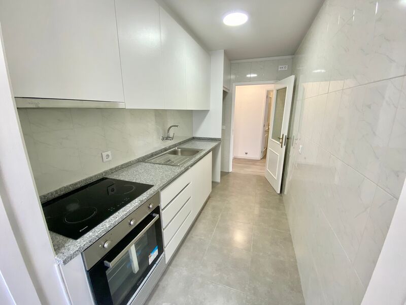 Apartamento T2 Renovado Vila Nova de Gaia para vender - cozinha equipada, lugar de garagem, varanda