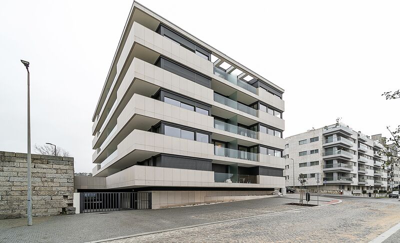 Apartamento novo T2 Canidelo Vila Nova de Gaia - r/c, aquecimento central, caldeira, isolamento térmico, lugar de garagem, equipado, painel solar