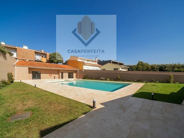 Moradia V3 nova Praia da Madalena Vila Nova de Gaia - painel solar, jardins, aquecimento central, piscina, equipado, caldeira, condomínio fechado, terraço, zona calma, garagem, parque infantil, varanda