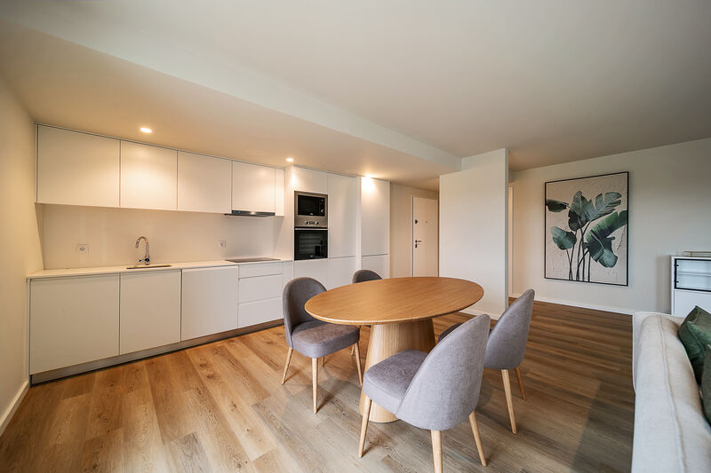 Apartamento T3 Vilar de Andorinho Vila Nova de Gaia - varanda, lugar de garagem, equipado