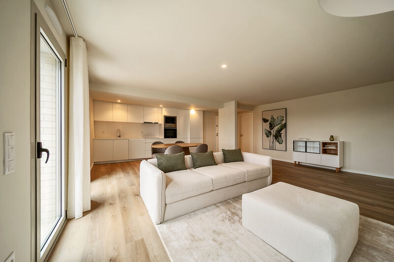 Apartamento T3 Vilar de Andorinho Vila Nova de Gaia - lugar de garagem, varanda, equipado