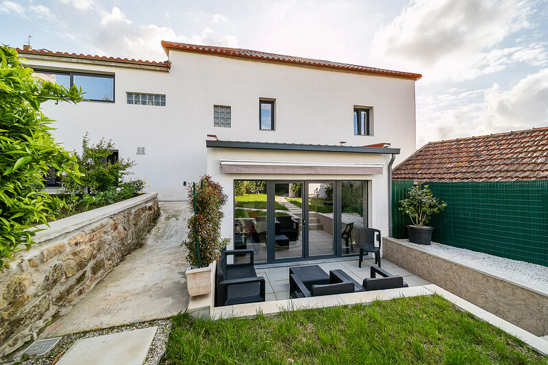 Moradia Renovada V4 Oliveira do Douro Vila Nova de Gaia - salamandra, jardim, terraços, alarme