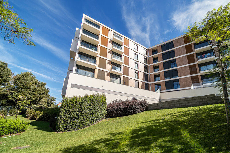 Apartamento T2 + Escritório Como Novo com Varanda, Arrumo e Box para 2 carros - Centro de Gaia