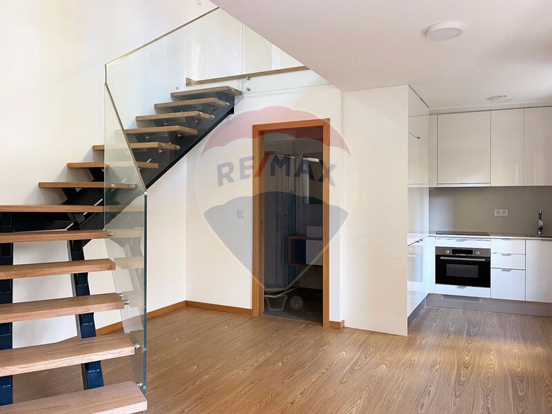 Casa nova no centro V1 Cedofeita Porto para vender - jardim, painéis solares, vidros duplos, condomínio privado, ar condicionado