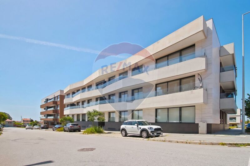 Venda de Apartamento T3 de luxo Madalena Vila Nova de Gaia - cozinha equipada, garagem, 1º andar, varanda