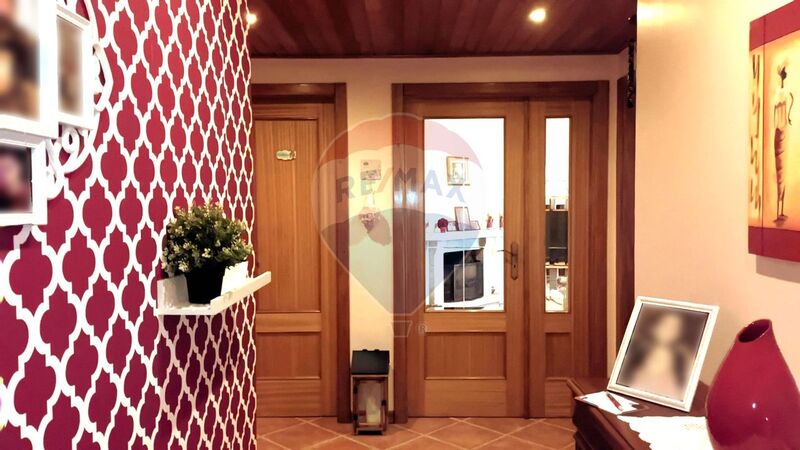 À venda Apartamento T3 Paços de Brandão Santa Maria da Feira - lugar de garagem, varanda, 4º andar, lareira
