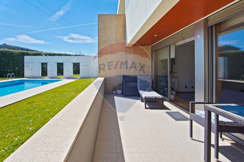 À venda Moradia de luxo V3 Arcozelo Vila Nova de Gaia - alarme, varanda, piscina, jardim, parqueamento, terraço, aquecimento central