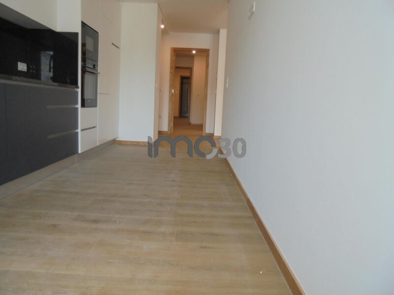 Apartamento T3 novo no centro Rio Tinto Gondomar - terraço, cozinha equipada, garagem, painéis solares, jardins, varanda, ar condicionado, parque infantil, vidros duplos, piscina