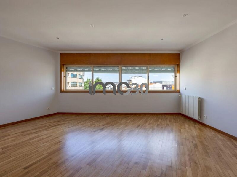 Apartamento T2 Renovado Rio Tinto Gondomar - aquecimento central, parque infantil, garagem, varanda, cozinha equipada, jardins, lugar de garagem, piscina