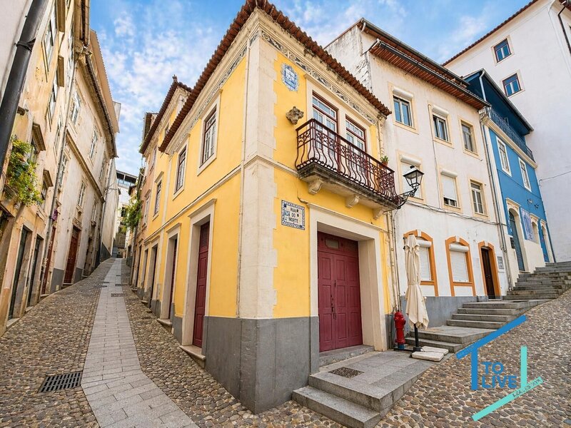Edifício Histórico no Coração de Coimbra Investimento com Rentabilidade Garantida