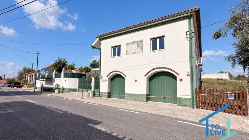 Moradia T4 com dependência T1, piscina e terreno Paialvo, Tomar