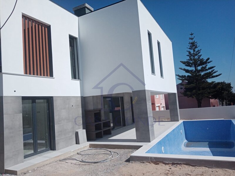 Espetacular Moradia Isolada Duplex 5 assoalhadas - Luxo na Charneca da Caparica