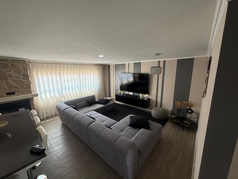 Apartamento T3 Renovado Sines - lareira, garagem