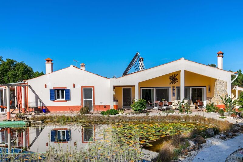 Casa V4 Isolada Rogil Aljezur - arrecadação, painéis solares, piso radiante, garagem, jardim, sauna, terraços, lareira, piscina