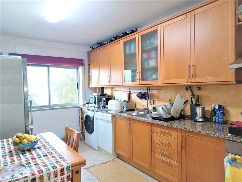 Apartamento T3 com boas áreas Escavadeira Barreiro para venda - varanda