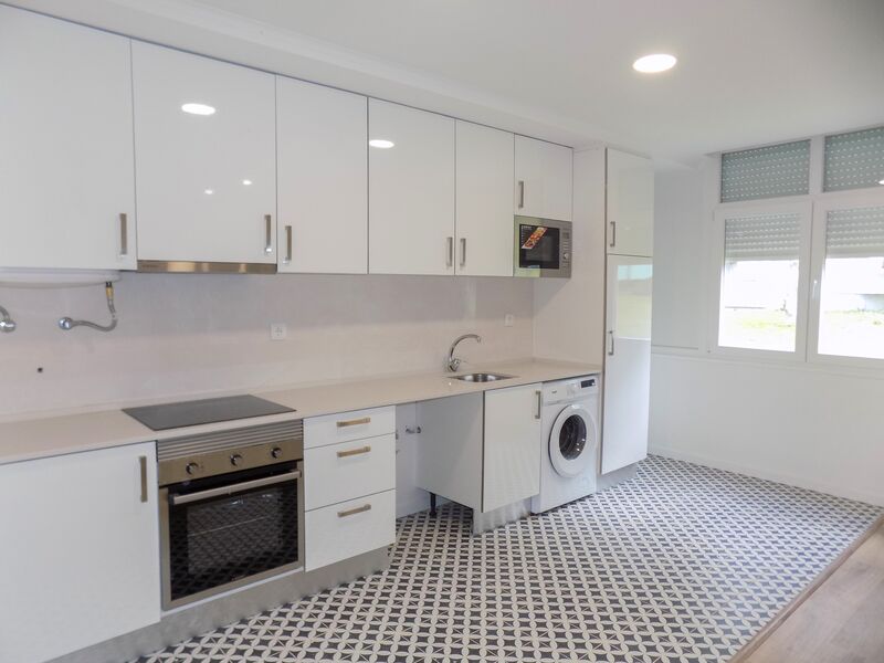 Venda Apartamento T2 Remodelado bem localizado Igreja Paroquial do Lavradio Barreiro - cozinha equipada