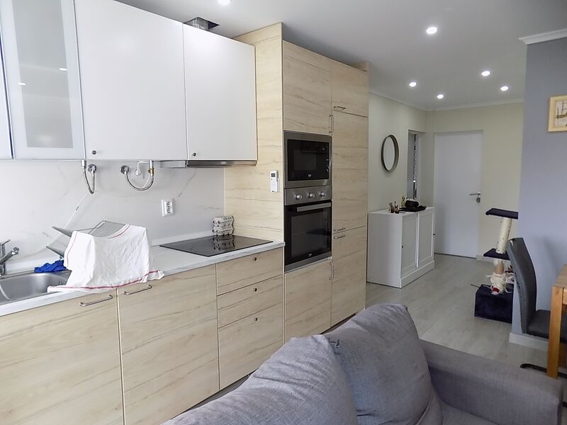 Apartamento Remodelado bem localizado T3 Verderena Barreiro para vender - cozinha equipada