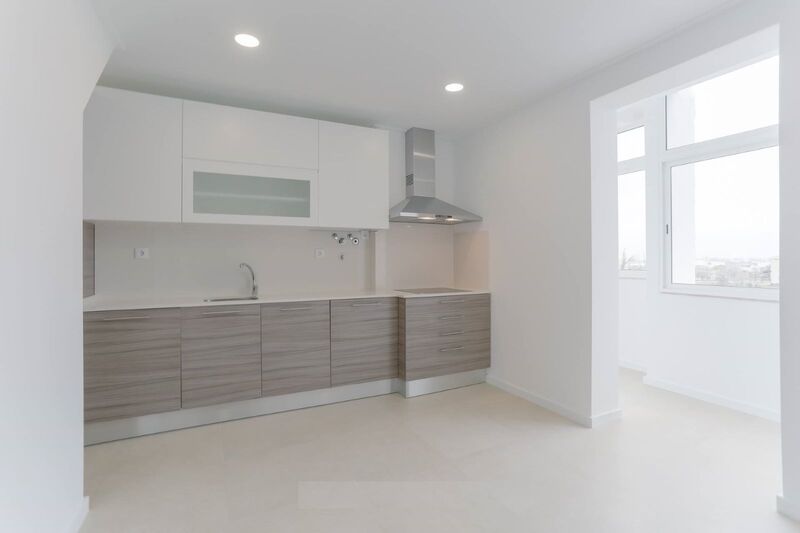 Apartamento Moderno bem localizado T3 à venda USF Lavradio Barreiro - cozinha equipada