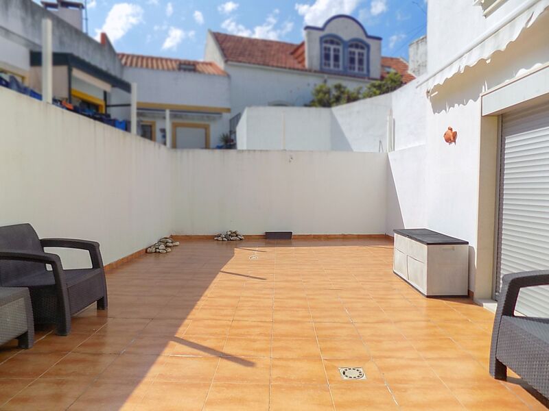 Apartment 3 bedrooms Refurbished spacious center Alhos Vedros Moita - store room, garage, quiet area, terrace