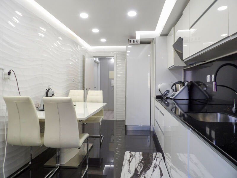 Apartment T2 spacious Fidalguinhos Barreiro - air conditioning, kitchen, marquee, balcony