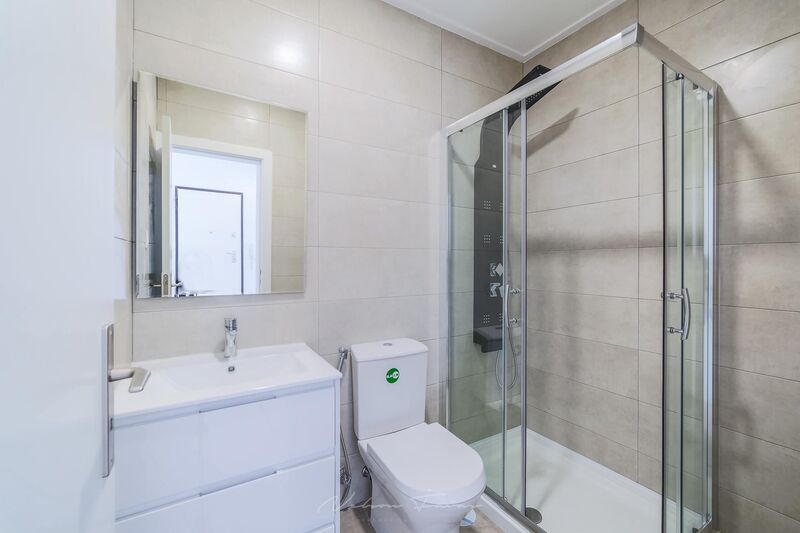 Apartamento Remodelado T3 à venda Lavradio Barreiro - cozinha equipada, zona calma
