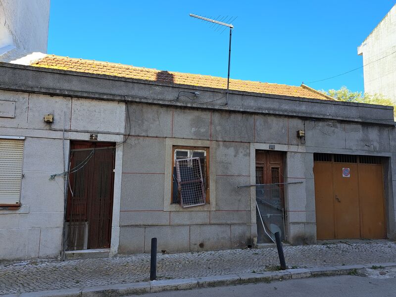 House/Villa Old Alto do Seixalinho Barreiro - parking lot