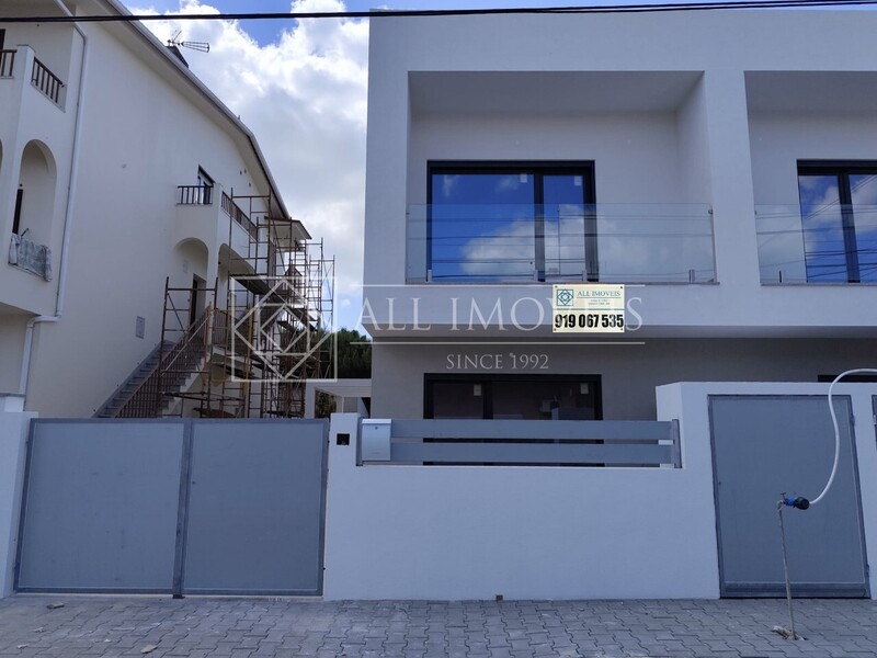 House V3 Semidetached Quinta das Laranjeiras Fernão Ferro Seixal - swimming pool