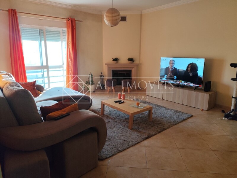 Apartment well located T2 Quinta do Conde II Sesimbra - equipped, double glazing, fireplace, furnished, air conditioning, 2nd floor, kitchen