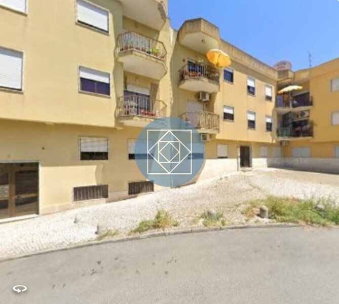 Apartamento bem localizado T3 Laranjeiro Almada - r/c