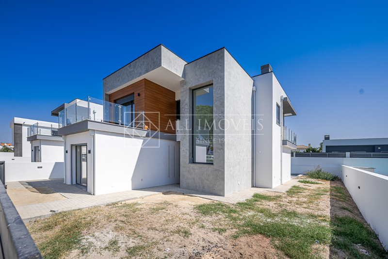 Moradia Moderna V4 Quinta das Várzeas São Lourenço Setúbal - piscina, terraço, lareira, ar condicionado, garagem, vidros duplos, varanda