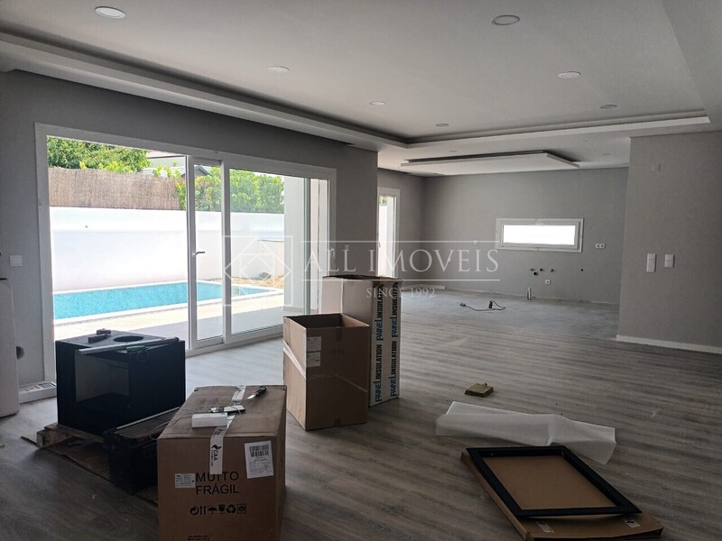 House Single storey V4 São Lourenço Setúbal - garage, fireplace, quiet area, air conditioning, swimming pool, alarm