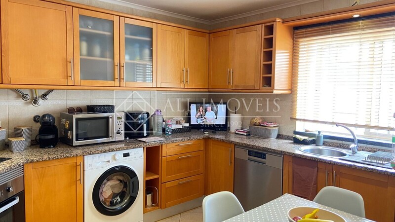 House townhouse 3 bedrooms Quinta do Conde Sesimbra - fireplace, backyard, balcony, air conditioning, attic, equipped kitchen