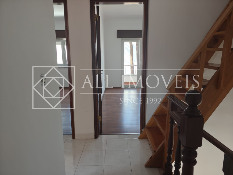 Moradia geminada T3+2 na Quinta do conde