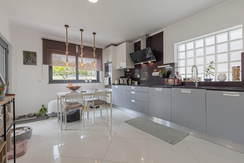 Casa de 4 dormitorios en Santo António da Charneca – Barreiro575.000 €