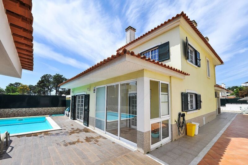 House Isolated 4 bedrooms Corroios Seixal - fireplace, garage, swimming pool, garden, barbecue