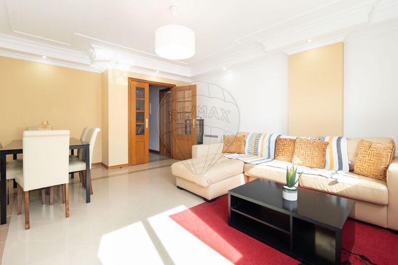 Apartamento T2 Corroios Seixal - cozinha equipada, ar condicionado