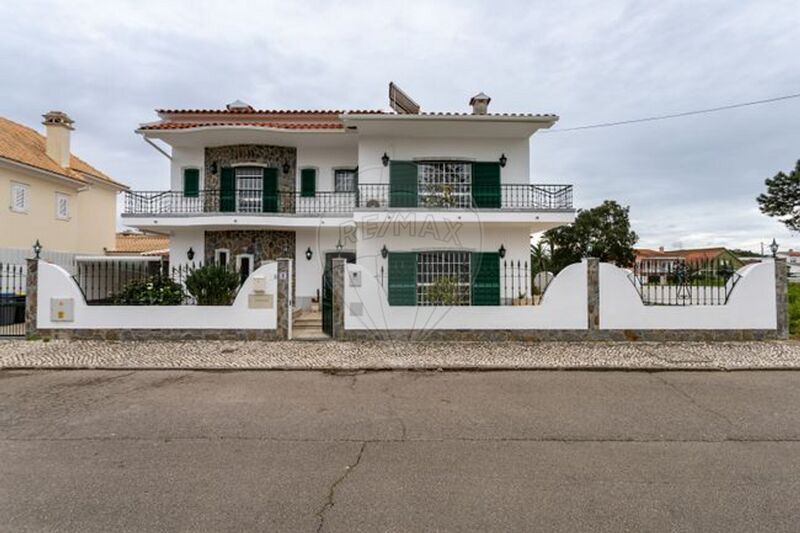 House V4 Isolated Amora Seixal - garage, quiet area, swimming pool, fireplace, air conditioning, garden