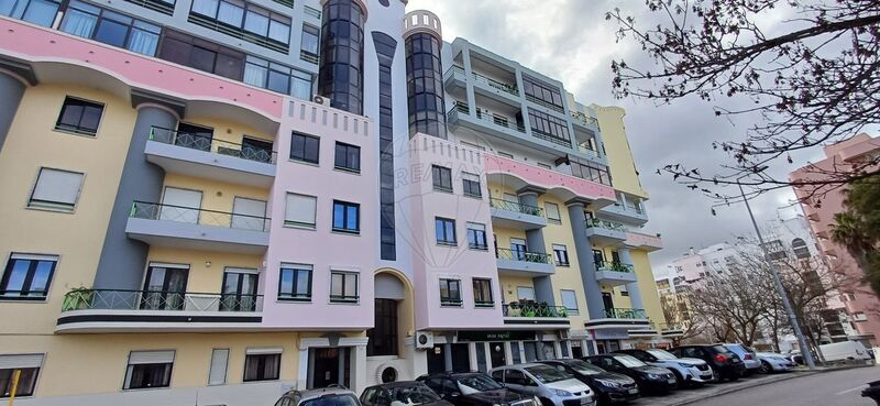 Apartment T2 in good condition Almada - great location, terrace, balcony