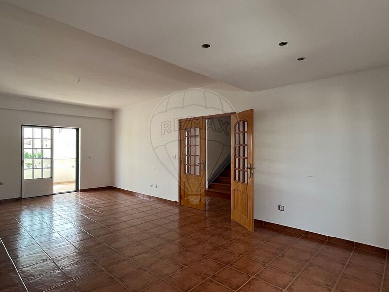 House 5 bedrooms in the center Almada - fireplace, attic, balconies, garage, garden, automatic gate, swimming pool, barbecue, balcony