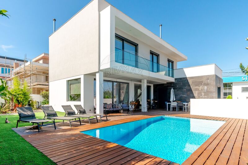 House Luxury V4 Odivelas - swimming pool, equipped, garage, garden, barbecue, balcony, terrace, fireplace
