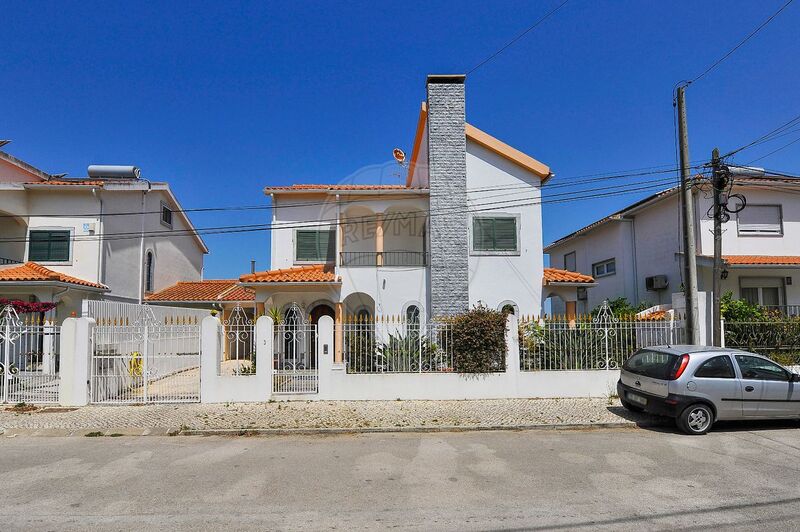 House Isolated in the center 5 bedrooms Almada - gardens, terrace, balconies, garage, very quiet area, attic, barbecue, balcony, fireplace, double glazing