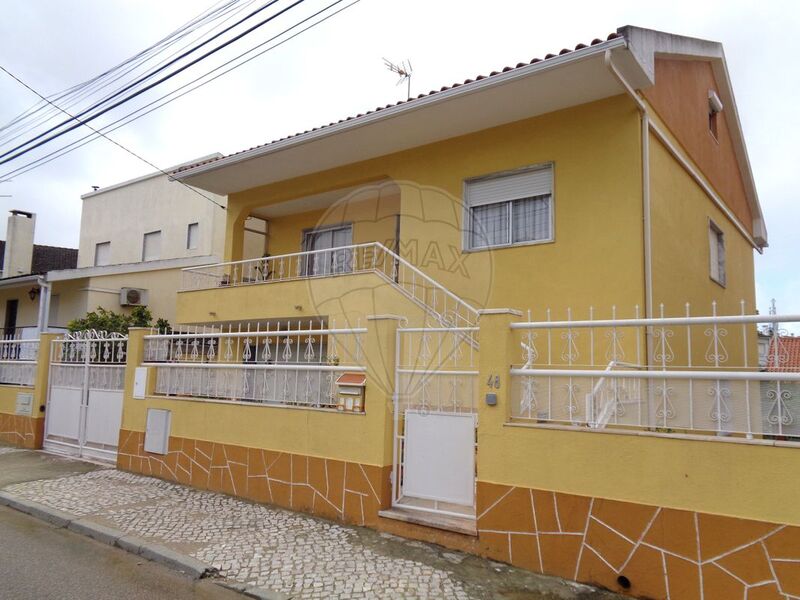 House Modern 3 bedrooms Corroios Seixal - swimming pool, attic, garage, automatic gate