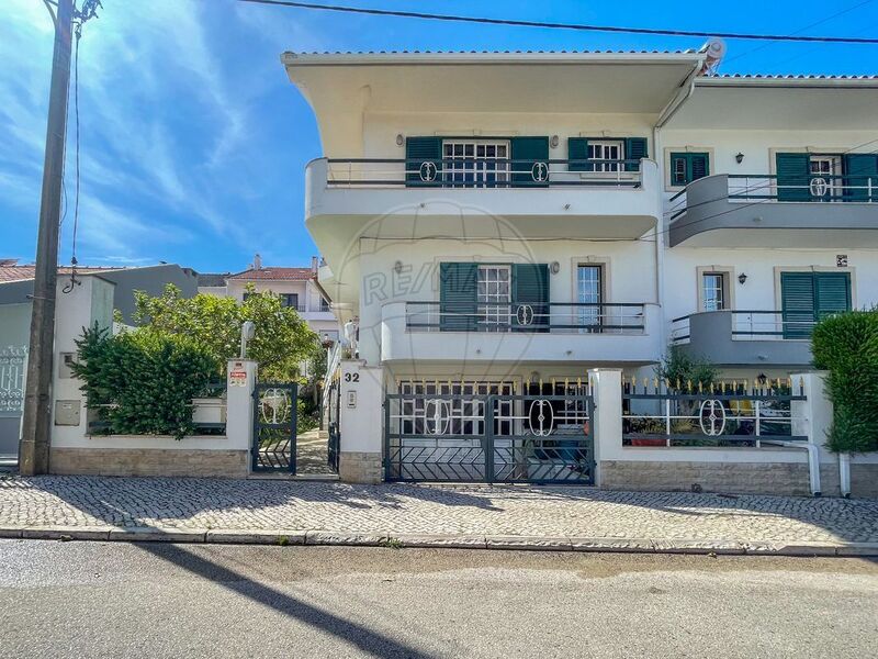House V3 Semidetached central Corroios Seixal - attic, fireplace, barbecue, quiet area, garage