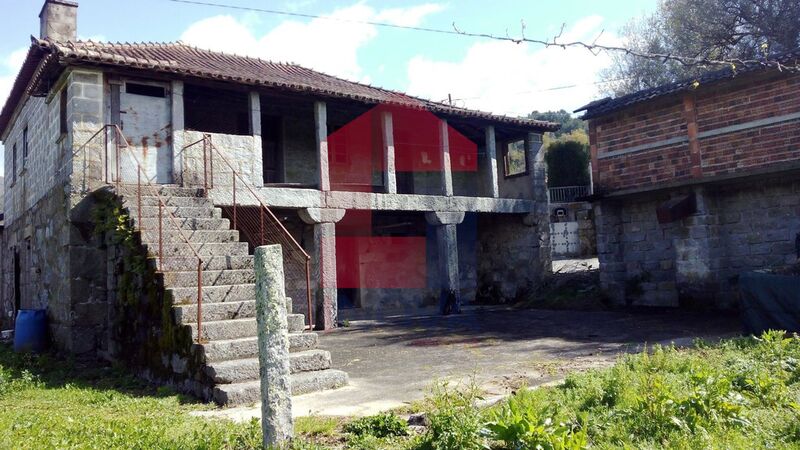 Moradia V3 Antiga Sande Vila Verde para venda