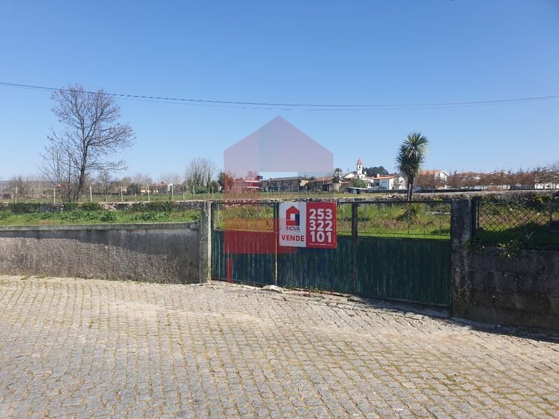 Lote de terreno com 603m2 Vila de Prado Vila Verde para comprar - bons acessos, poço, água, excelente localização