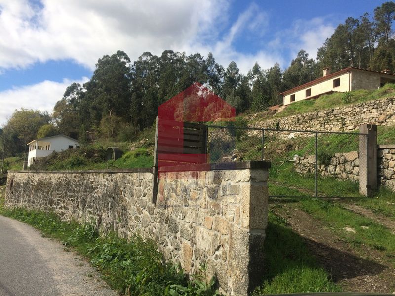 Terreno com 1000m2 Oriz (Santa Marinha) e Oriz Vila Verde - bons acessos